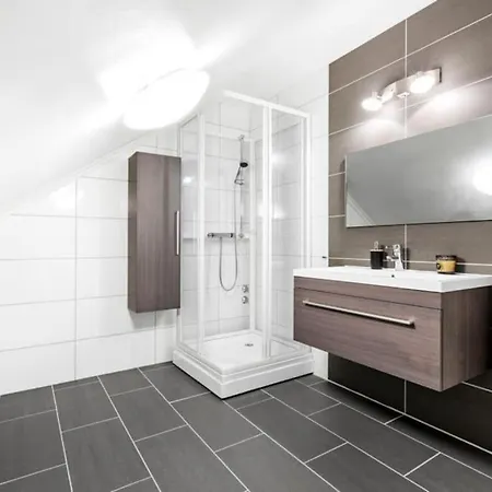 Hus Pa Idylliske Flekkeroy * 克里斯蒂安桑